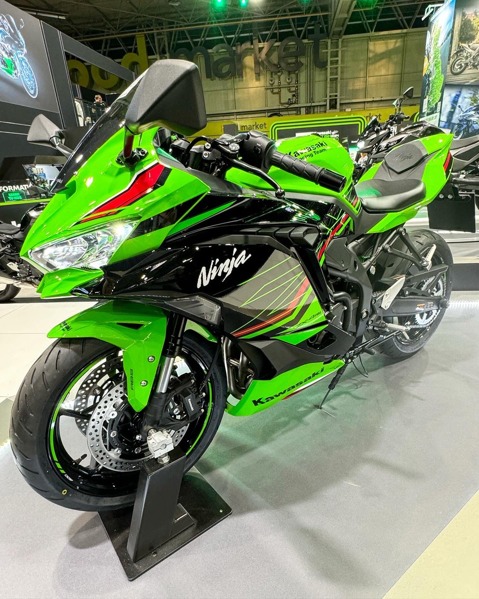 Liz05Steph3's tweet photo. Great day at Motorcycle Live #kawasaki #peterhickman #nortonmotorcycles #ducatti #motorcyclelive https://t.co/1lqibZRTEW