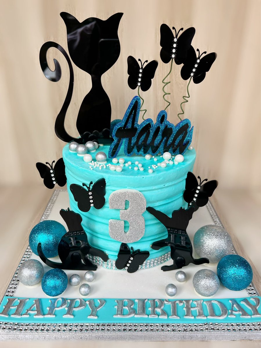 MEOWWWW🩵🐈‍⬛🩵
.
An adorable, Belgian chocolate, Kitty Cat cake! How cute is this!?
.
.
.
.
.
.
.
.
#kitty #kittycat #cat #cats #butterfly #buttercream #chocolatecake #birthdaycake #yummy #love #cocoatease #mumbai #india #london #chefmokhil #designercakes