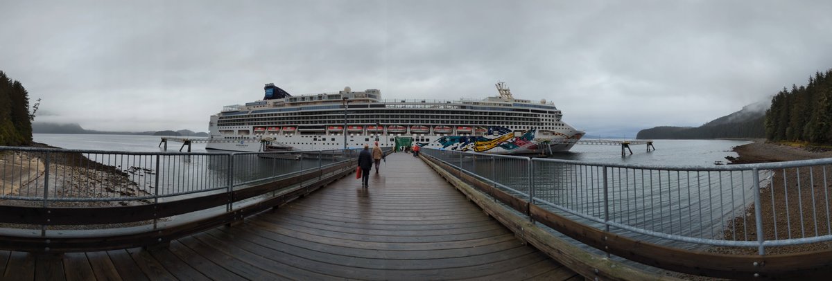 It's the last day of 'Nautical' Themed Week over at @PanoPhotos and here's my #pano for Day 7. This is the @CruiseNorwegian Jewel cruise ship that was docked at Icy Strait Point in Alaska 🇺🇸! This #panorama was shot in October near the end of the Alaskan cruising season.