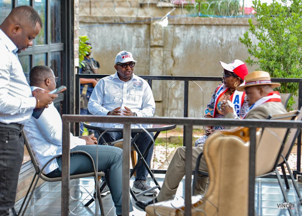 MbayaVolonte's tweet photo. #AVENIR_DU_CONCO au cœur de la réélection du candidat #FATSHI20  dans le grand Katanga.
Instant #KALEMIE avec le premier ministre @LukondeSama et l'honorable @ChrisKitungwa 
#ACO https://t.co/YViboryhL8