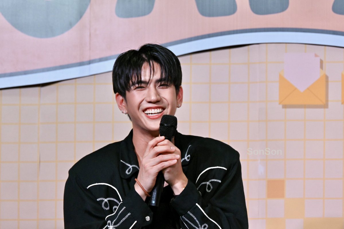 ExMxS1252's tweet photo. しーくん🩵①
ニコニコかわいいね☺️💓
#FANEVENTXJSDAY2
#FanEventInTokyoxJDJS
#sea_tawinan
#JimmySea #จิมมี่ซี https://t.co/9dS324o18K