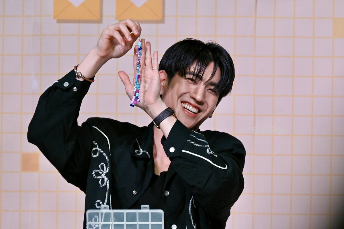 ExMxS1252's tweet photo. しーくん🩵②
美容系YouTuberしー🥳
#FANEVENTXJSDAY2
#FanEventInTokyoxJDJS
#sea_tawinan
#JimmySea #จิมมี่ซี https://t.co/7sBOKEsmE9