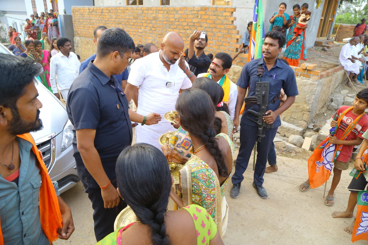 Arvindharmapuri's tweet photo. రత్నాపూర్ — మల్లాపూర్ మండల్ 📍
Ratnapur — Mallapur Mandal 📍

#nonoteforvote #nocommission #ZeroCorruption #ad4korutla #Modi4Bharat #BCsWithBJP #EwsReservation #Vote4BJP #BJPWithMadigas https://t.co/3EBeEU30d9
