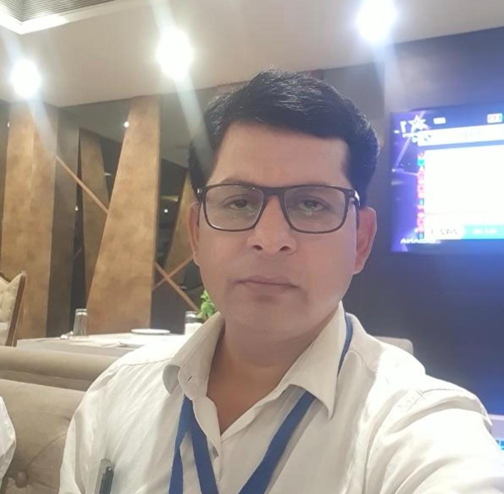 स्व. भाई श्री प्रसन्न जी की मृत्यु हम सबके लिए व्रजपात-सी है।
श्रद्धांजलियाँ पर्याप्त न होंगी।
फिर भी वास्तविक श्रद्धांजलि कही जाएगी यदि हम अपने दिल पर हाथ रखकर आज यह प्रण लें कि राजस्व के अतिरिक्त, बिना लिखित आदेश व बिना अधिकारी की उपस्थिति के कोई कार्य नहीं करेंगे।
ॐ शांति।🙏