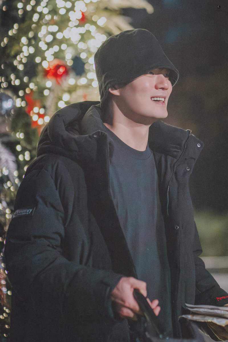 dear_kyungsoo_'s tweet photo. 2023년 11월 16일        
<뮤지컬 벤허> 퇴근 인사               

#서경수 • 𝑴𝑬𝑺𝑺𝑨𝑳𝑨       
— 11월에 만난 크리스마스 요정 🎄 https://t.co/4XFMXjQF00