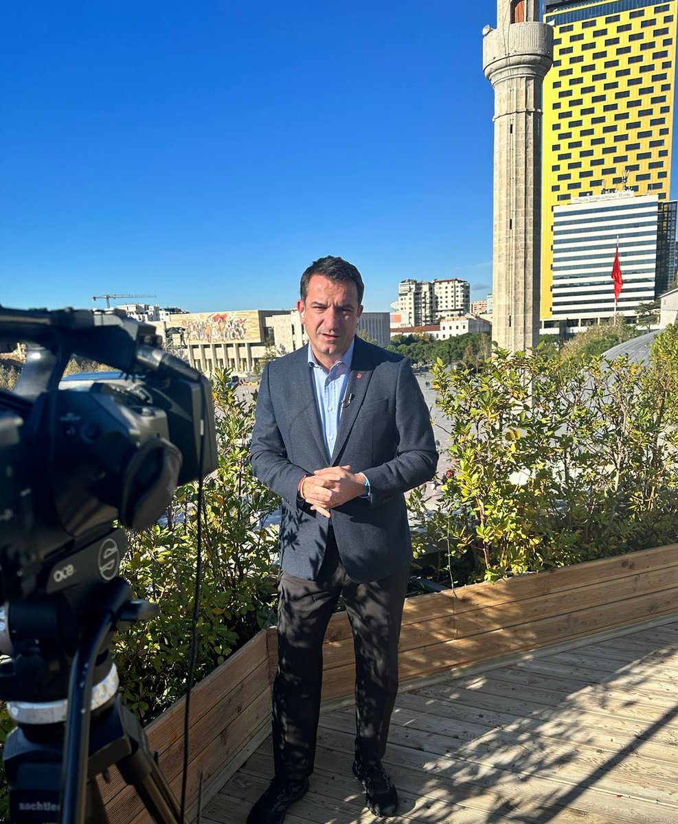 Tirana dhe Shqiperia po kalojne ditet e tyre me te mira ne keto 111 vjet shtet. Por me e mira eshte perpara! 🔴⚫️

Fola per <a href="/EuronewsAlbania/">Euronews Albania</a> rreth detajeve te festimeve kete jave - mezi pres t'u shoh te gjitheve tek #ParadaKuqeZi 🇦🇱❤️

Linku 📺 ketu poshte! 👍