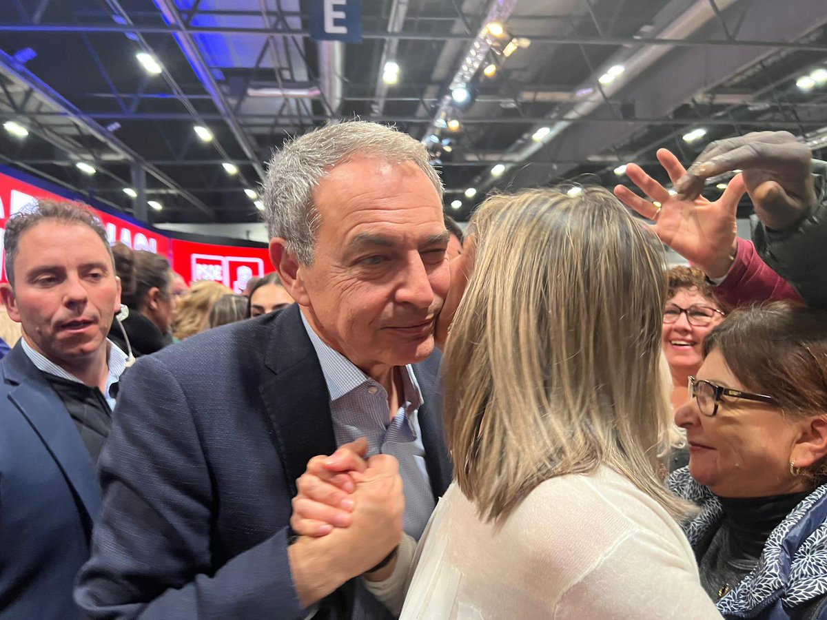 Inma_Roca's tweet image. Inundó a toda una generación de socialistas de los más bellos valores. Humanismo, talante y una generosidad sin medida.

Zapatero. Siempre Zapatero 🌹🫶🏼