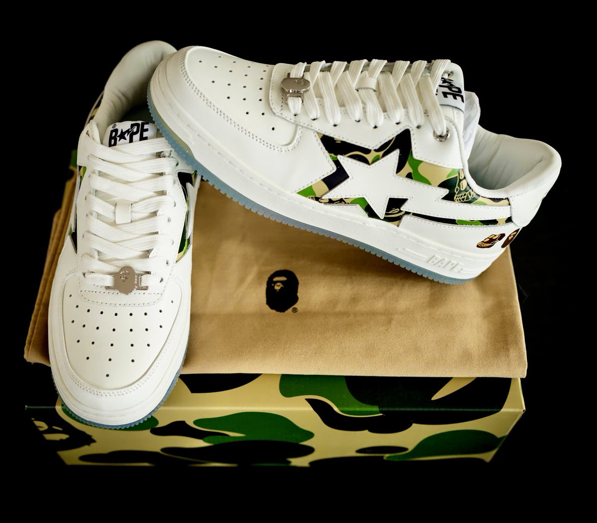 Look what just showed up 👀
<a href="/BoredApeYC/">Bored Ape Yacht Club 🍌</a> <a href="/BAPEOFFICIAL/">BAPE.COM</a>