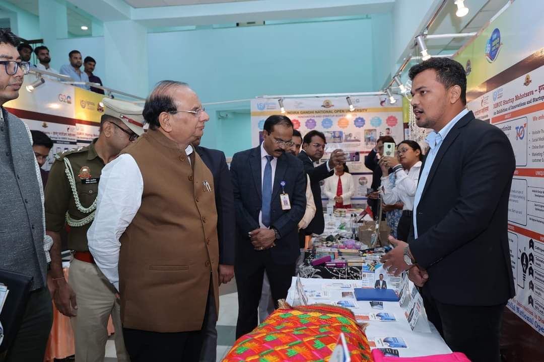 officialmanishh's tweet photo. Grateful for the chance to present our initiative to LG Sir in Delhi. Thanks to @InnovationsIGN1 for this opportunity.

 @InnovationHubUP @UPStartuppolicy @OfficialIGNOU @IGNOULucknow https://t.co/k9SG3El9uH