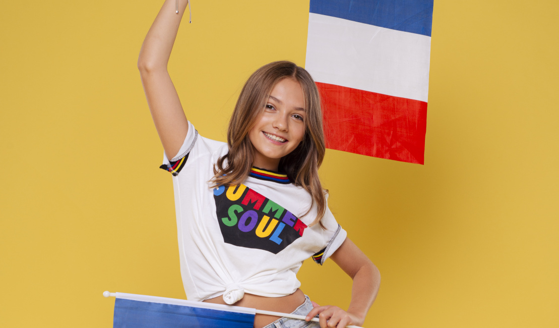 Cet après-midi, <a href="/zoe_clauzure/">Zoé Clauzure</a> devient la 7ème représentante de la France à l’#EurovisionJunior !

2004 : Thomas Pontier (6⃣ème place)
2018 : <a href="/angelinaofficie/">Angélina Officiel</a> (🥈)
2019 : <a href="/carlamusicoff_/">Carla Lazzari</a> (5⃣)
2020 : <a href="/ValentinaOff_/">Valentina Officiel</a> (🥇)
2021 : Enzo (🥉)
2022 : Lissandro (🥇)