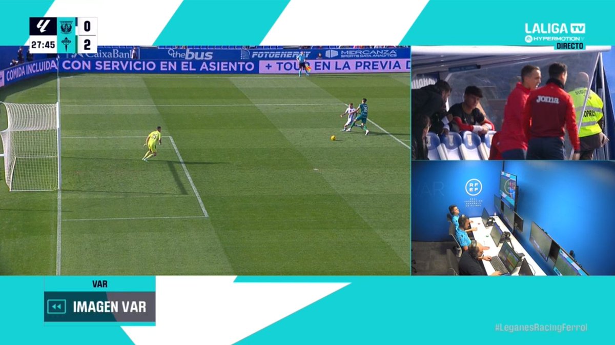 ArchivoVAR's tweet photo. 📺💥 Cruce de cables de González Díaz en el Leganés - Racing de Ferrol.

👉🏻 David Castro pone la mano en el pecho de Dani Raba y el delantero se deja caer.

❌ NO HAY NADA.

▪️ El árbitro, tras ser avisado por el VAR, no solo no cambio de decisión, sino que expulsó al defensa. https://t.co/zN5GStvInq