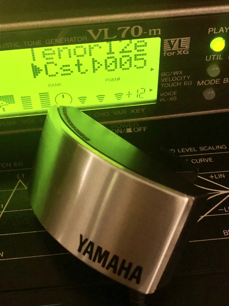 Ken_X68k's tweet photo. 久しぶりにおしゃぶり型ブレスコントローラーBC1使ってVL音源×2で遊ぶ。
こんなんずっと遊んでられるわ(笑)
#YAMAHA #物理モデル音源 #VL70-m #PLG100-VL https://t.co/r1rmVss9tK