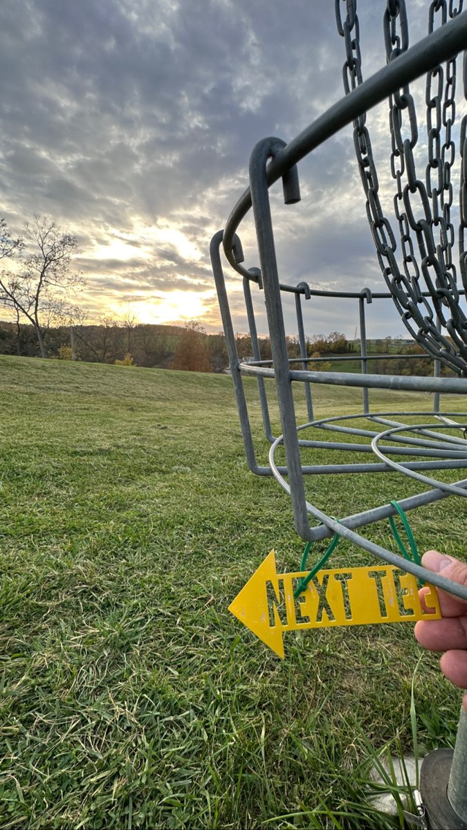 jonnysweld's tweet photo. NEXT TEE Signs made for #discgolf. Help a playa out.
➡️https://t.co/zH97Q8RC2U
.
.
#discgolf #golf #disc #frisbee #throwit #discgolfeveryday #discgolfing #discgolfbaskets #nexttee @discgolfprotour https://t.co/FYMvoBELWI