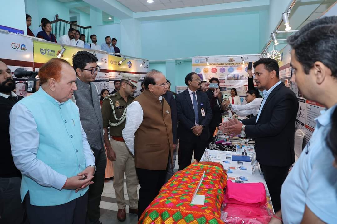 officialmanishh's tweet photo. Grateful for the chance to present our initiative to LG Sir in Delhi. Thanks to @InnovationsIGN1 for this opportunity.

 @InnovationHubUP @UPStartuppolicy @OfficialIGNOU @IGNOULucknow https://t.co/k9SG3El9uH