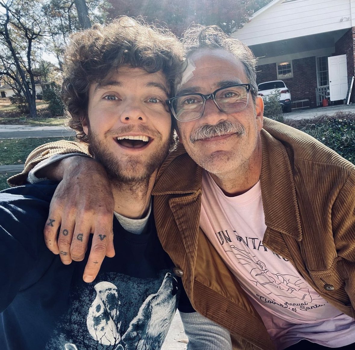 ElScriptCuenta's tweet photo. Finaliza el rodaje de 'Nowhere Men', protagonizado por Jeffrey Dean Morgan y Jack Quaid.
#NowhereMen https://t.co/51APkhNEer