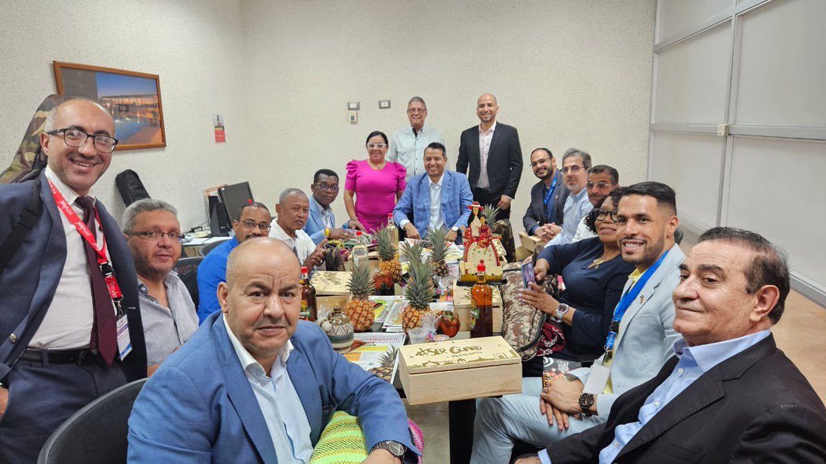 LuisJonasReyes's tweet photo. He sostenido una excelente reunión de trabajo con los Excelentísimos Embajadores de Egipto, Libia, Irak, Suráfrica, Surinam, Sudán y Nueva Guinea. Conversamos sobre las potencialidades productivas y turísticas de #Iribarren y la posibilidad de establecer acuerdos y alianzas estratégicas. La FITVEN es una importante vitrina para nuestro Municipio.