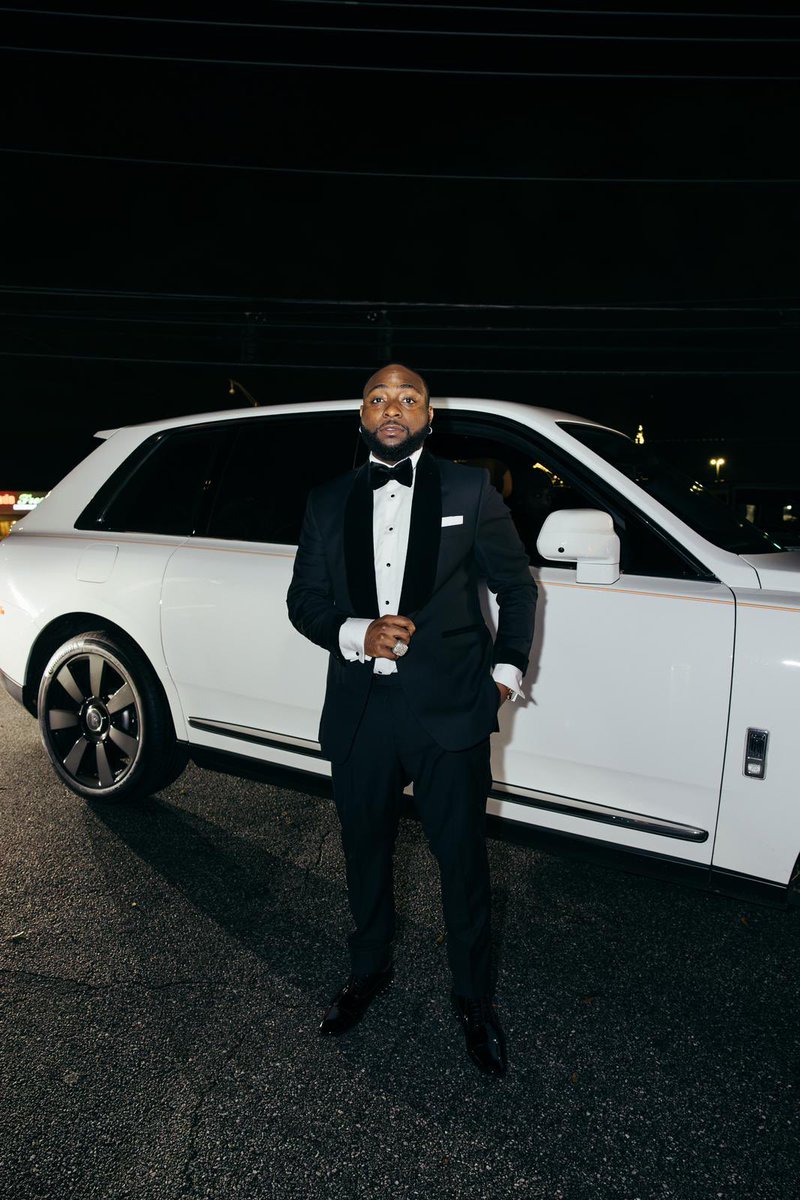davido's tweet photo. Another birthday in the books — thankful for all the amazing love around me and how this year has been filled with so many wins ♥️ 

Thank you to my family, let’s make the next year even greater🙏🏾

LAGOS let’s keep the celebration going!!! December 24th it’s going down at @flytimefest go get tickets on my story while you can!