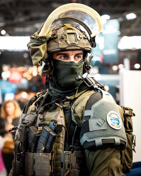 groupe d'intervention français (GIGN, RAID, BRI...) F_3V0FsWEAAUN_i?format=jpg&name=small