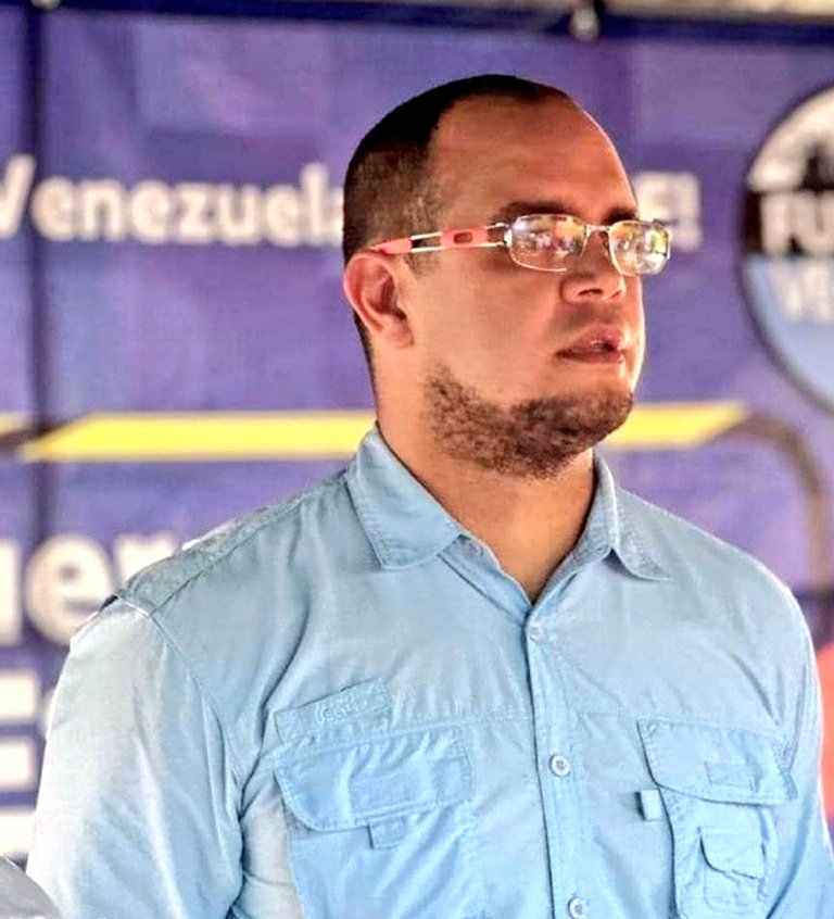 Durante su visita a la parroquia El Baúl, Pedro Luis Sánchez, alcalde del municipio Lima Blanco del estado Cojedes, experimentó de primera mano la inestabilidad, precariedad y deficiencia del servicio eléctrico que los residentes de esta jurisdicción llanera enfrentan a diario.