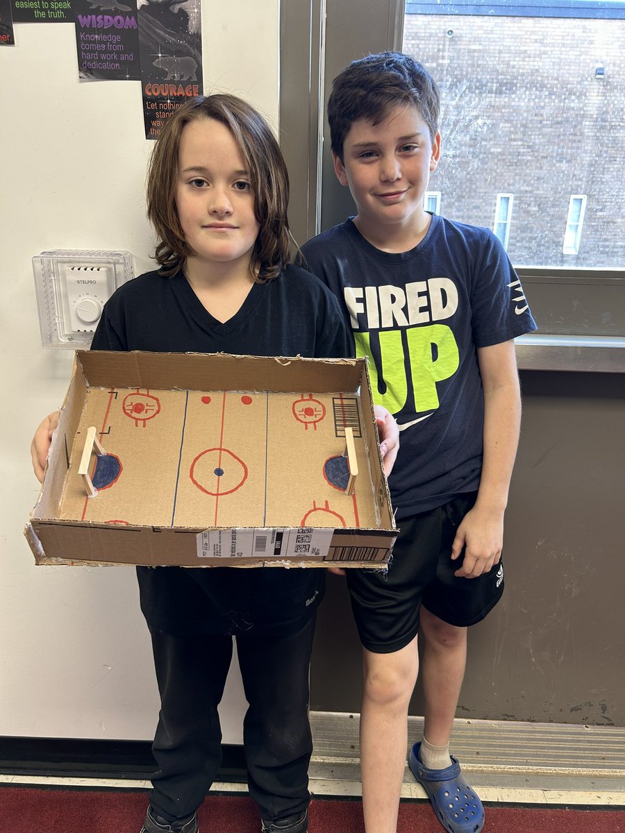 AmieLeBlanc1's tweet image. Some of the amazing inventions that came out of our Cardboard Challenge day!
- marble run 
- hockey rink 
- a holiday TV. 
- vending machine 
#STEAM @bltsenior