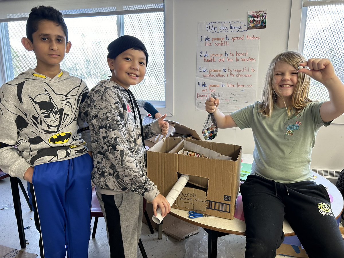 AmieLeBlanc1's tweet image. Some of the amazing inventions that came out of our Cardboard Challenge day!
- marble run 
- hockey rink 
- a holiday TV. 
- vending machine 
#STEAM @bltsenior