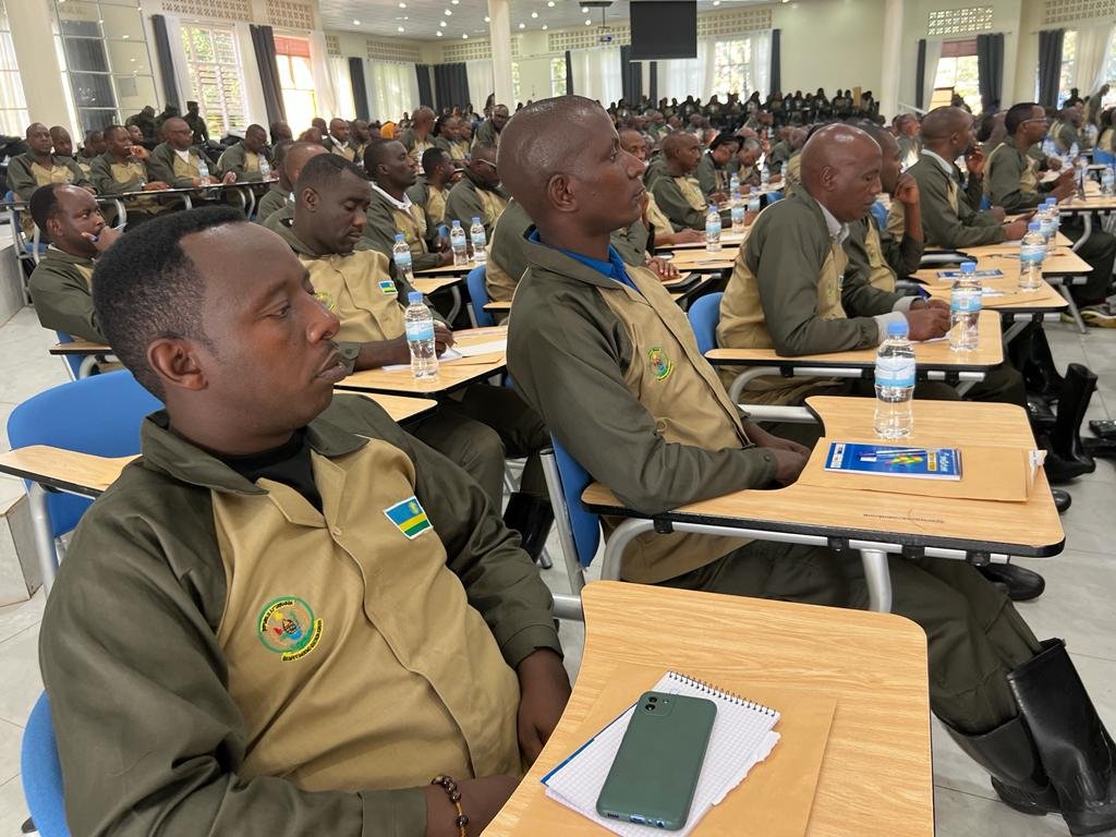 rbarwanda's tweet photo. 📸AMAFOTO📸
Mu Kigo cy'Ubutore cya Nkumba kiri mu Karere ka Burera hagiye gutangizwa Itorero Isonga ry'abanyamabanga nshingwabikorwa b'imirenge, uturere, intara ndetse n'Umujyi wa Kigali.
Iri torero Isonga rizatorezwamo intore 451, bikaba biteganijwe ko rizamara icyumweru. #RBAAmakuru
