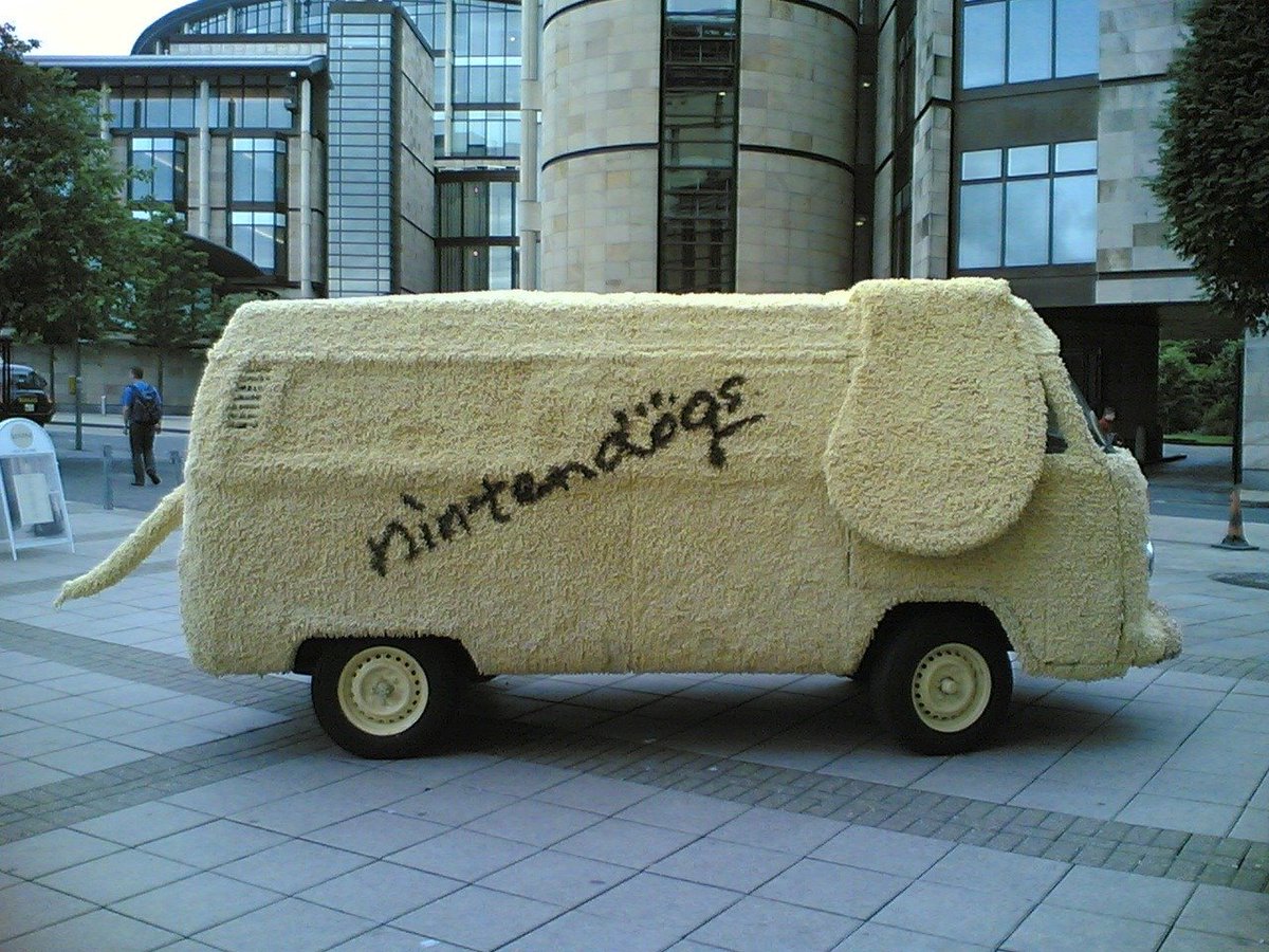 3CC0__'s tweet photo. Nintendogs Promo on a 1951 Volkswagen Dormobile (2005)                                                                          

Location: Edinburgh, Scotland https://t.co/SvWYHhKpk8