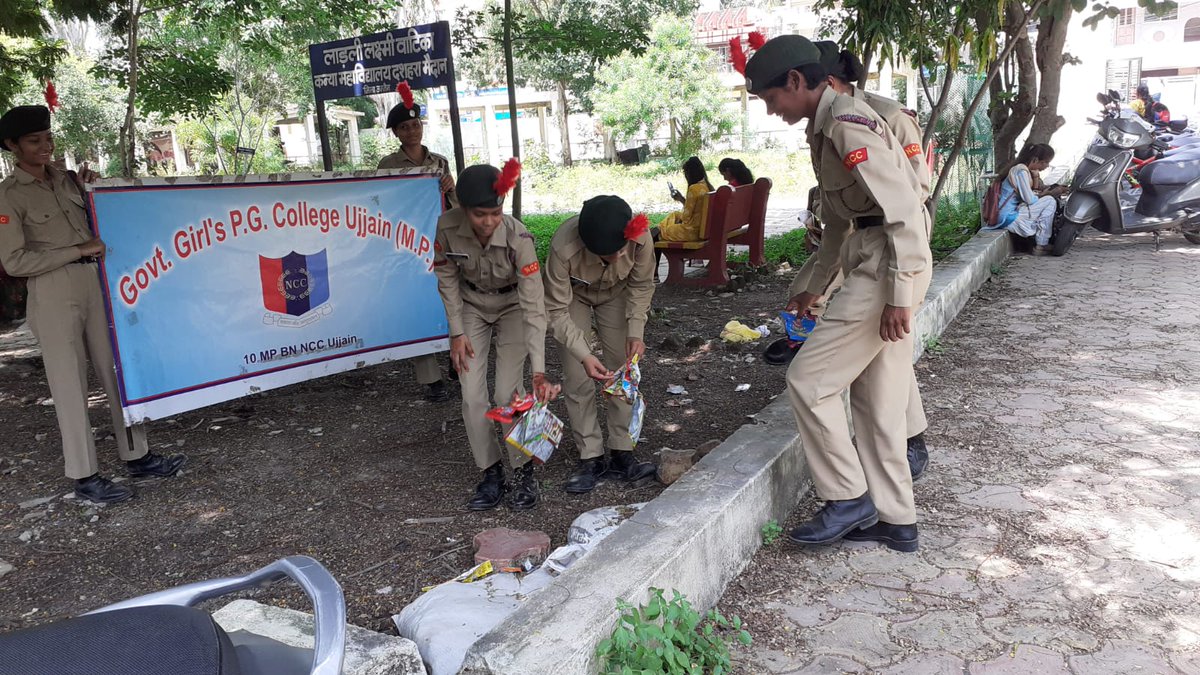 UjjainWarriors's tweet photo. @NccDteMPCG @NccIndore @swachhbharat #NCCDay 
NCC DAY CELEBRATION Cleanliness Drive,  Statue Cleaning,  Puneet Sagar Abhiyan by Cadets of 10 MP Bn NCC Ujjain https://t.co/jHKXnUWaww