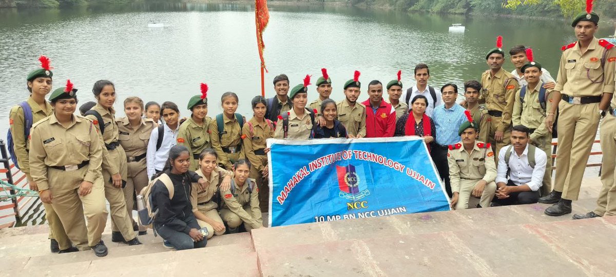 UjjainWarriors's tweet photo. @NccDteMPCG @NccIndore @swachhbharat #NCCDay 
NCC DAY CELEBRATION Cleanliness Drive,  Statue Cleaning,  Puneet Sagar Abhiyan by Cadets of 10 MP Bn NCC Ujjain https://t.co/jHKXnUWaww