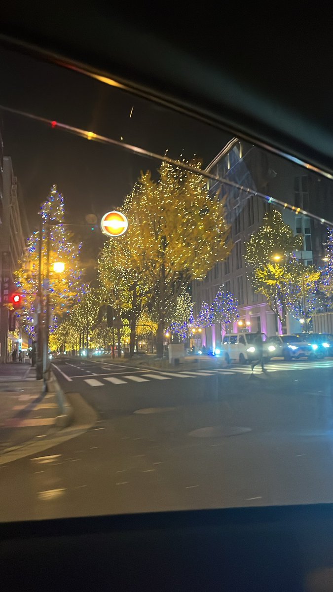 A0_batch2's tweet photo. 今年初イルミ
バイト中に見ることなるとは https://t.co/5mo33VJueu