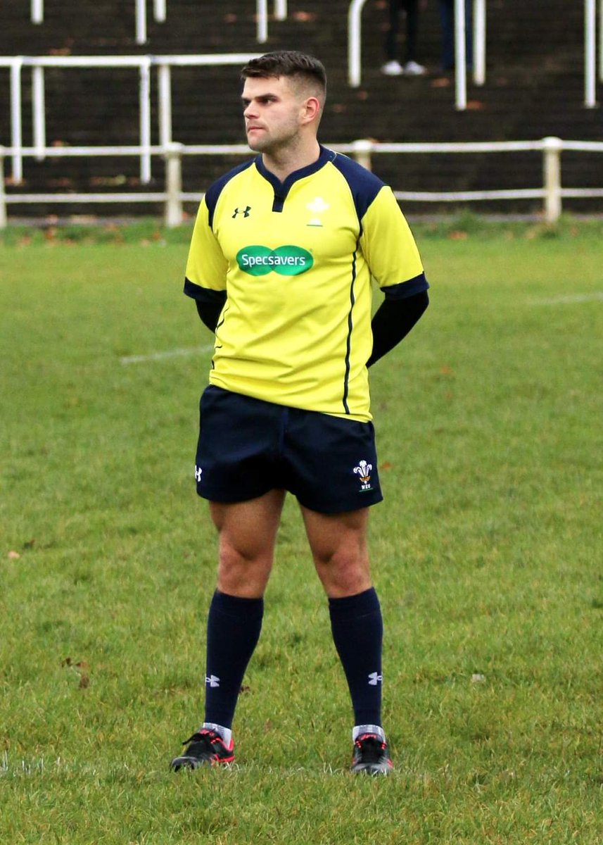 Congrats to Cot Man, Maickel English, reffing in the URC today! Ospreys v Scarlets 1500 🏉 

👏