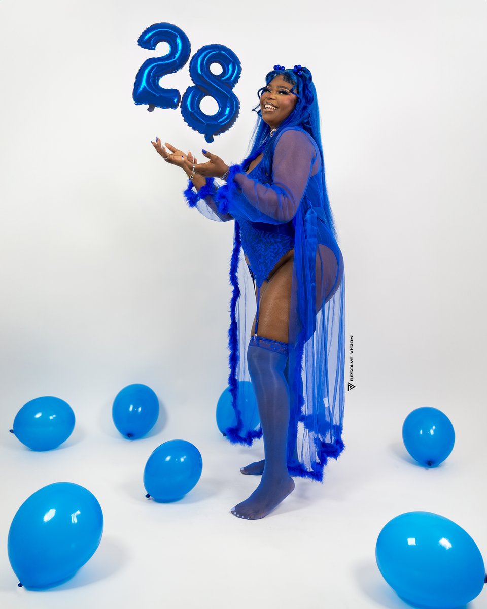 ResolveVision's tweet photo. 🎂 Envie d’un #anniversaire original ? Offrez-vous une #séance #photo  dans notre #studio ! 📸 😊 Ambiance conviviale et pro, forfaits sur  mesure, photos de qualité. 🙌 💰 Contactez-nous en DM pour réserver ! 📩  #anniversaire #fete #cadeau #souvenir #birthday #instabirthday https://t.co/yDhkU9iaqO