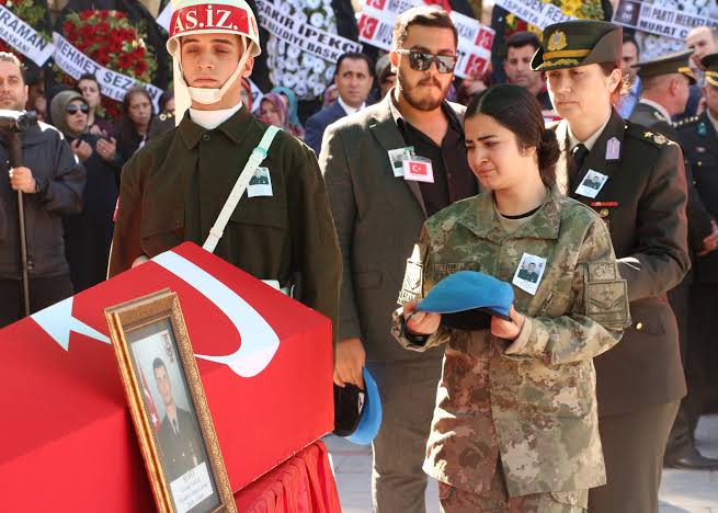 Sayın Cumhurbaşkanım <a href="/RTErdogan/">Recep Tayyip Erdoğan</a>
Subay , Astsubay , Uzman Çavuş
KURŞUN ÖNÜNDE EŞİT OLUYOR LARDA
Kadro da neden olamıyorlar ?
Vatana can verene kadro haktır
<a href="/alitilkici38/">Ali Tilkici 🇹🇷</a>
<a href="/RTErdogan/">Recep Tayyip Erdoğan</a>
<a href="/dbdevletbahceli/">Devlet Bahçeli</a> 
#UzmanÇavuş