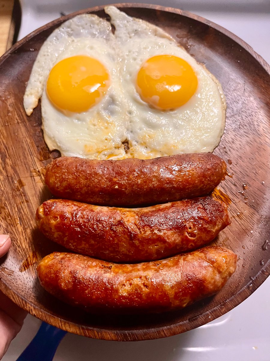 CaryKelly11's tweet photo. Bacon and eggs or sausage and eggs? https://t.co/I9nYwN48qI