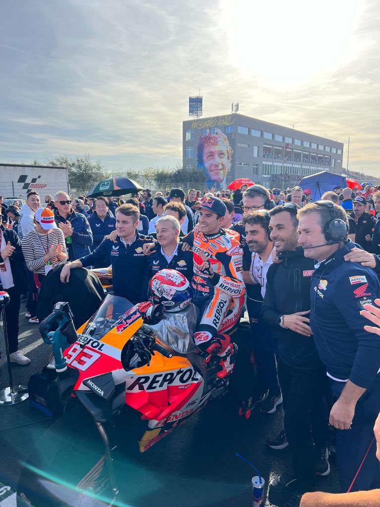 box_repsol's tweet photo. 🥹🧡 https://t.co/8pcnAOpCAx