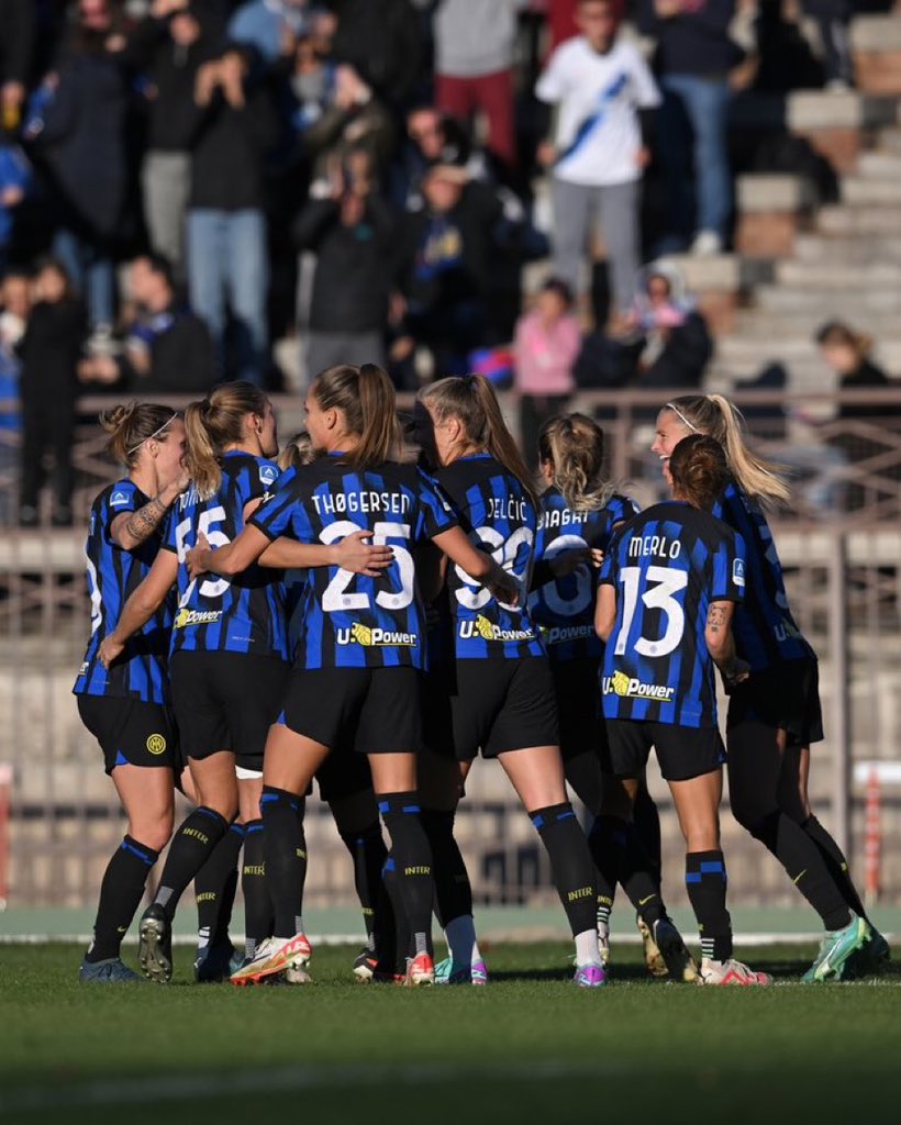 Una “prima” storica ricca di significato e di valori, davanti ad una cornice di pubblico straordinaria. 🖤💙💪💪💪 #serieafemminile #iminter #immilano #inter #interwomen #mewe ⚙️ #derbydellamadonnina @inter @Inter_Women