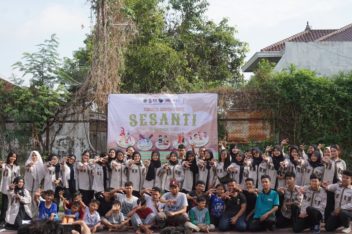 foristaska's tweet photo. ✨FORISTA SOWAN PANTI✨
Forum OSIS Surakarta telah melakukan bakti sosial dan mural yang bertempat pada 📍Panti Asuhan Ihsan Sakeena, Jajar, Surakarta. Acara ini berlangsung pada Minggu, 26 November 2023. 
 #JawaTengah #AnakMuda #Solo #ForumOSISSurakarta #ForumOsisJawaTengah https://t.co/TmYhiwsRpW