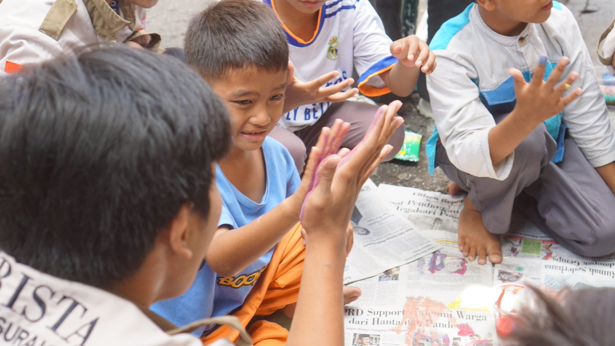 foristaska's tweet photo. ✨FORISTA SOWAN PANTI✨
Forum OSIS Surakarta telah melakukan bakti sosial dan mural yang bertempat pada 📍Panti Asuhan Ihsan Sakeena, Jajar, Surakarta. Acara ini berlangsung pada Minggu, 26 November 2023. 
 #JawaTengah #AnakMuda #Solo #ForumOSISSurakarta #ForumOsisJawaTengah https://t.co/TmYhiwsRpW