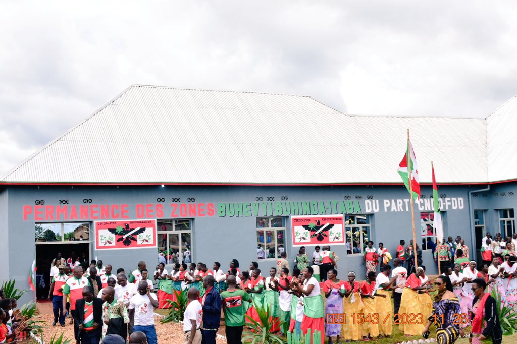 RTNBurundi's tweet photo. #Burundi: La représentation du parti @CNDD_FDDGitega, procède à l'inauguration du permanence des zones #Gihamagara, #Itaba et #Buhinda de la nouvelle commune de #Gitega. Les cérémonies sont rehaussées par la présence du SN chargé des ligues affiliées au @CnddFdd, Hon. @kadenys2 https://t.co/9m9sNo6miO
