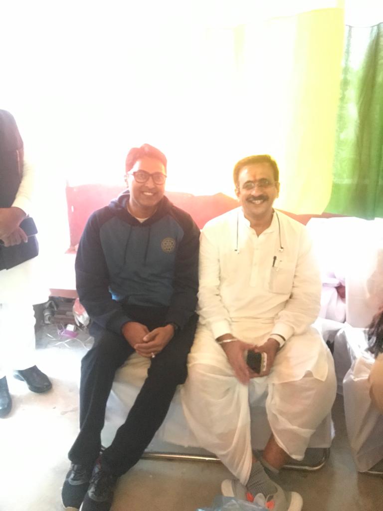 sulekh_varma's tweet photo. खरगपुर (हरदोई) में आज़ाद हिन्द सेना स्मृति न्यास के लोकार्पण में माननीय @mukulkanitkar जी का उद्बोधन। उनके शब्दों में,"ये तो सिर्फ उद्घाटन है, अर्थात् कार्य अभी शुरू हुआ है। यह पूर्ण तब होगा जब सुभाष बोस द्वारा परिकल्पित शक्तिशाली भारत  की पुनर्स्थापना हो।" 
#सुभाष_स्वराज_सरकार https://t.co/V6OK8mfFxW