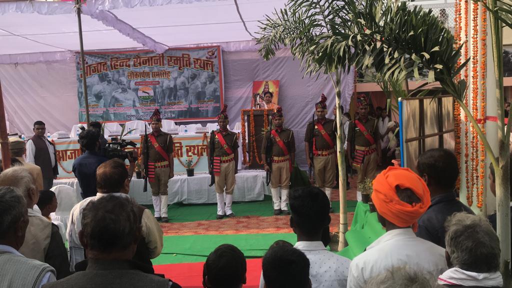 sulekh_varma's tweet photo. खरगपुर (हरदोई) में आज़ाद हिन्द सेना स्मृति न्यास के लोकार्पण में माननीय @mukulkanitkar जी का उद्बोधन। उनके शब्दों में,"ये तो सिर्फ उद्घाटन है, अर्थात् कार्य अभी शुरू हुआ है। यह पूर्ण तब होगा जब सुभाष बोस द्वारा परिकल्पित शक्तिशाली भारत  की पुनर्स्थापना हो।" 
#सुभाष_स्वराज_सरकार https://t.co/V6OK8mfFxW