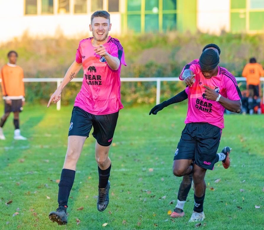 DagenhamUTD_FC's tweet image. After a difficult week with some family health issues, @CainDash49135 came off the bench and made an immediate impact, notching a brace in yesterdays 8-0 win, with the first being a fantastic curling effort into the top corner 🎯 👏🏼 

📸 @shearman_alan 

#UpTheDaggers ⚔️