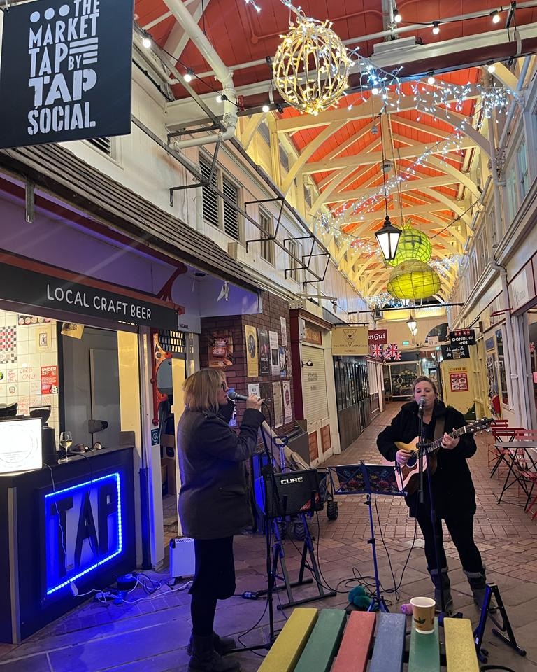 Loved playing in the beautiful Covered Market last night. It was cold but the mulled wine definitely helped! Thank you @tapsocialbrew for having us!