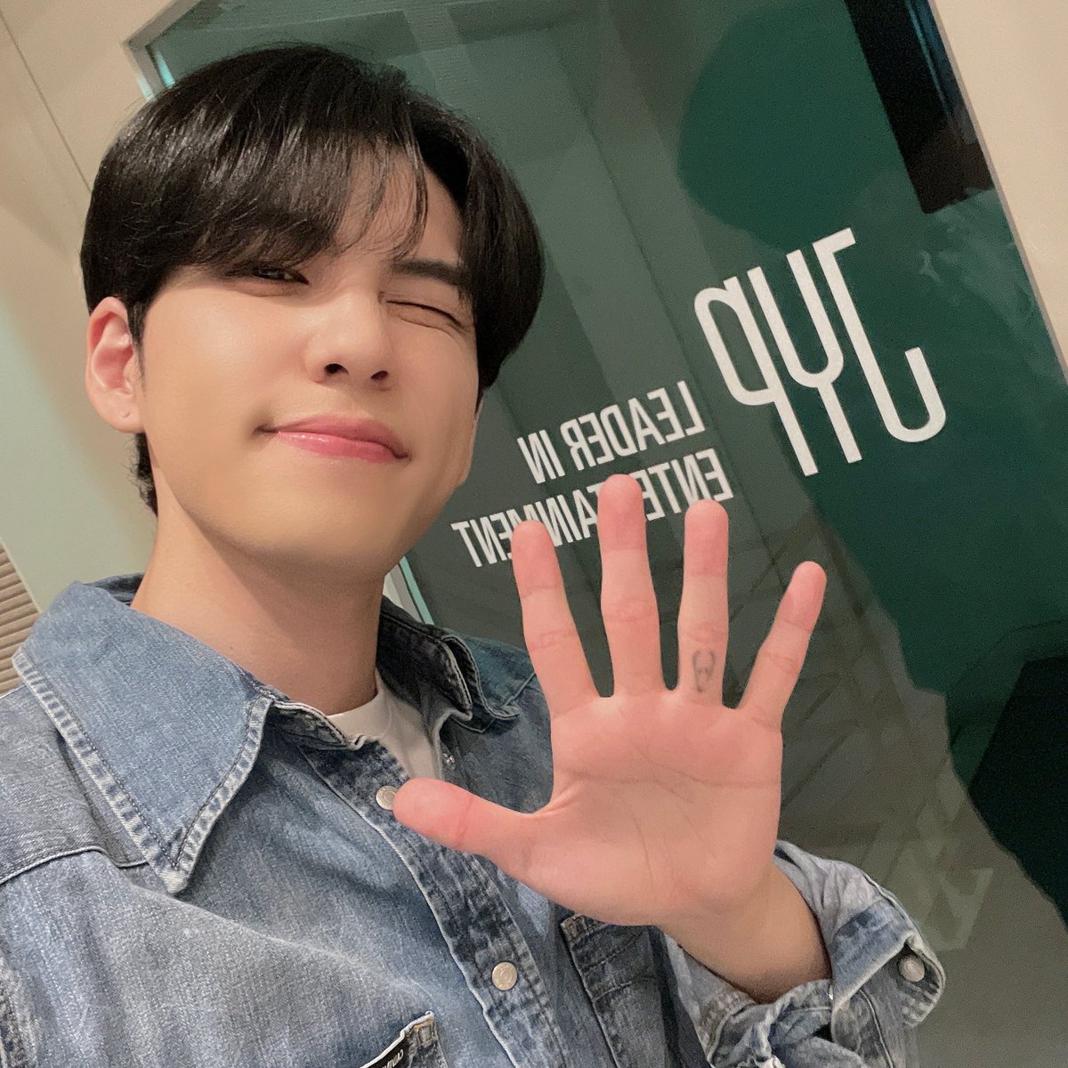 원필이 전역 축하해🤍
#멋진_항해를_끝낸_원필아_환영해
#WONPIL_IS_BACK