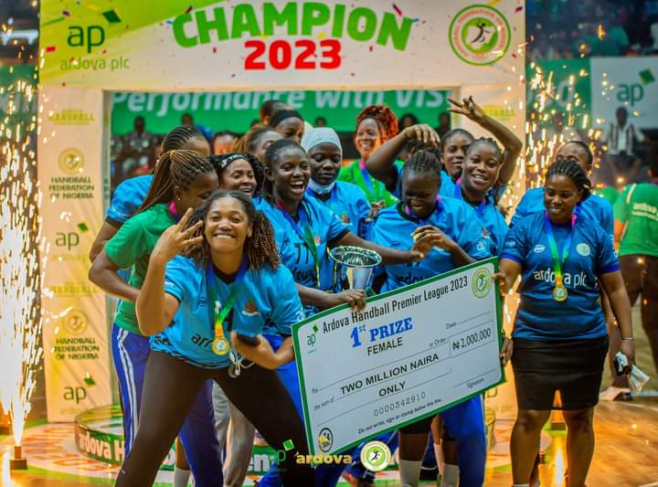 Handballnigeria's tweet photo. Stand up for the champions of the @ardovaplc Handball Premier League 2023. Niger United and Safety Babes Crowned Champions.
#APHPL https://t.co/8KBSj1dljU