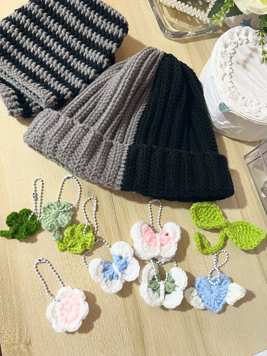 haelycart's tweet photo. wts lfb ph 

crochet items 

beanie- 250 php 
cat ears beanie- 200 php 
multi-purpose leaf sprout - 15 php
four leaf cover- 15 php
heart wings- 15 php
naruto maki/fish cake- 20 php
butterfly- 30 php

[comment mine + color/s of your choice]

wts crochets hats charms keychains ph https://t.co/mGvXUgFdv2