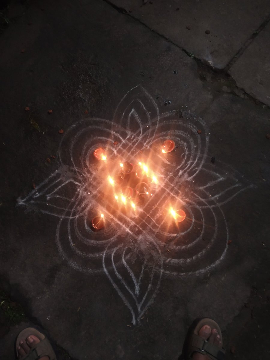 Kaarthigai Deepam wishes to those who celebrate this festival. This is the dev deepawali that is of much acclaim in the Ganga region. 
#KarthigaiDeepam #DevDiwali