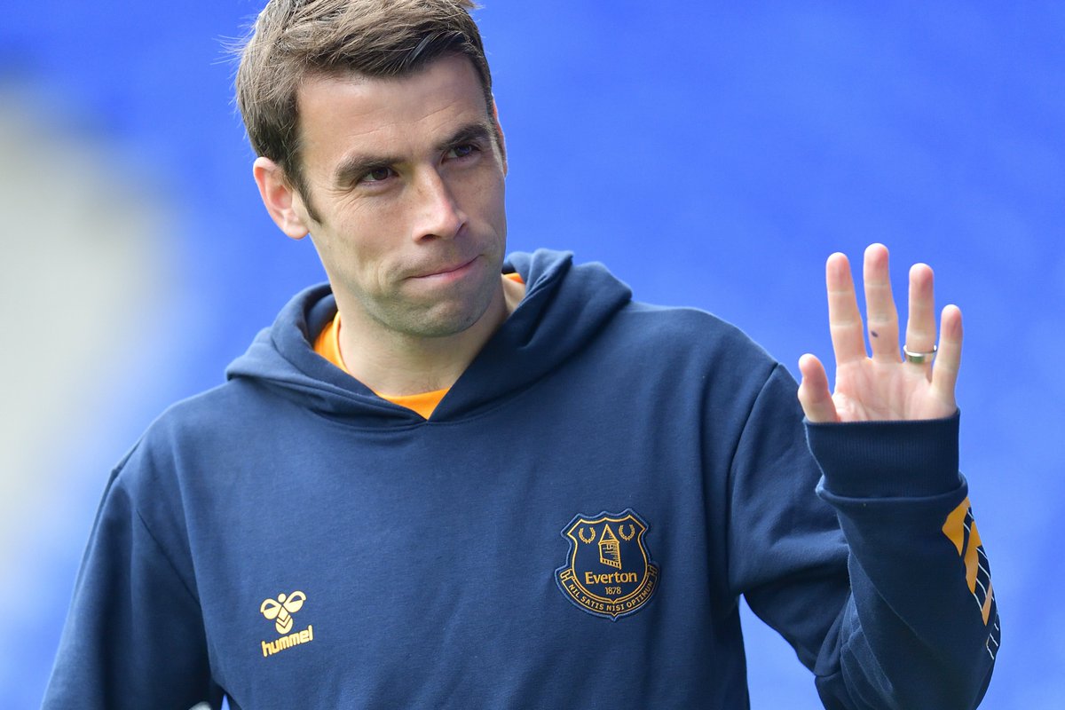Everton's tweet photo. Afternoon, Seamus. 👋💙 https://t.co/eupucM2PeL