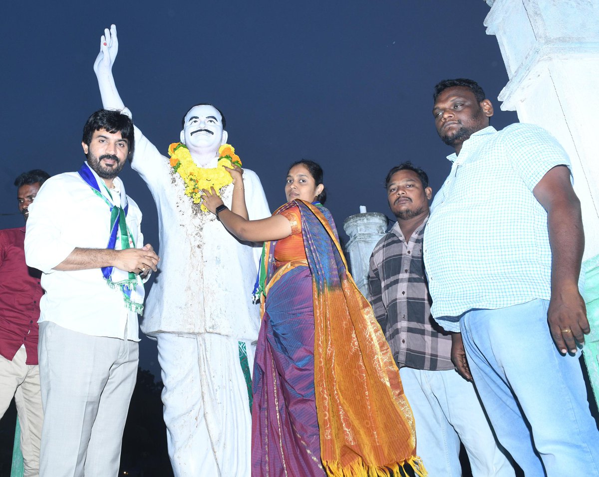 KCBachina's tweet photo. గడపగడపకు మన ప్రభుత్వం కార్యక్రమం రావినూతల సచివాలయం పరిధి (కొరిశపాడు మండలం) లో నిర్వహించడం జరిగింది.
#bachinakrishnachaitanya #BKC #TeamBKC #addanki #2024addankimla #YSRCP #CMYSJagan #GadapaGadapakuManaPrabhuthvam #WhyAPNeedsJagan #YSRCPAgain2024 https://t.co/95m7ueMByh