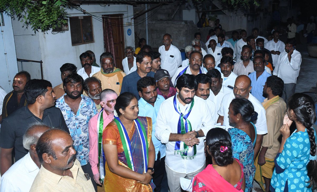 KCBachina's tweet photo. గడపగడపకు మన ప్రభుత్వం కార్యక్రమం రావినూతల సచివాలయం పరిధి (కొరిశపాడు మండలం) లో నిర్వహించడం జరిగింది.
#bachinakrishnachaitanya #BKC #TeamBKC #addanki #2024addankimla #YSRCP #CMYSJagan #GadapaGadapakuManaPrabhuthvam #WhyAPNeedsJagan #YSRCPAgain2024 https://t.co/95m7ueMByh